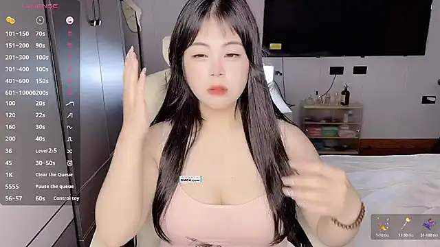 Snapshot of Chayka_21 chatting on 11/10/25, 01:43 Chayka 21 online show from 11/10/25, 01:43