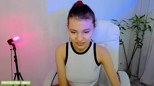 Little  Lunaa online show from 02/25/26, 11:31