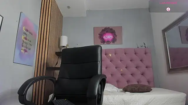 Snapshot of valentina__desire chatting on 04/01/26, 12:28 valentina desire online show from 04/01/26, 12:28