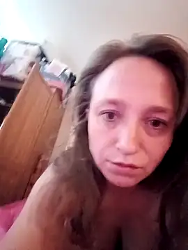 Snapshot of HotMommaCR chatting on 11/04/25, 01:21 HotMommaCR online show from 11/04/25, 01:21