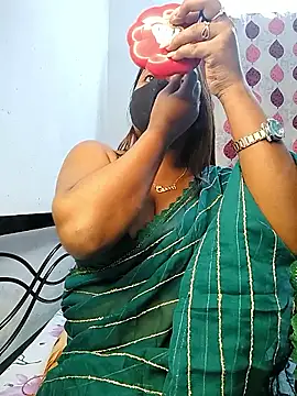 Snapshot of LoveLy-Soneya chatting on 02/13/26, 12:12 LoveLy-Soneya online show from 02/13/26, 12:12