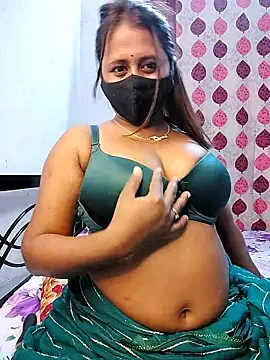 Snapshot of LoveLy-Soneya chatting on 02/21/26, 08:32 LoveLy-Soneya online show from 02/21/26, 08:32