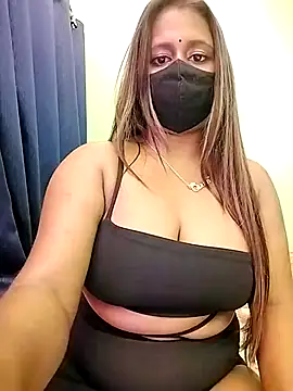 Snapshot of LoveLy-Soneya chatting on 03/02/26, 10:27 LoveLy-Soneya online show from 03/02/26, 10:27