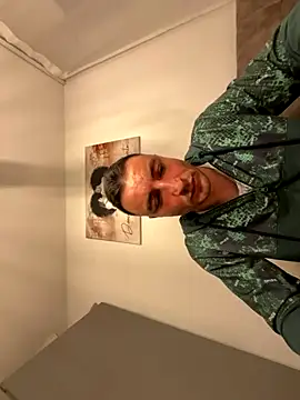 Snapshot of Sempresborroso_89 chatting on 11/17/25, 04:57 Sempresborroso 89 online show from 11/17/25, 04:57