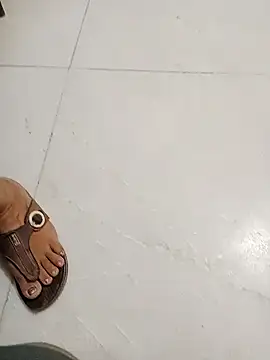 Snapshot of Redhotrose_couple chatting on 11/14/25, 02:38 Redhotrose couple online show from 11/14/25, 02:38