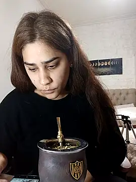 nahiarabiel33 online show from 06/04/26, 04:57