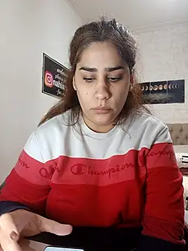 nahiarabiel33 online show from 06/08/26, 04:18