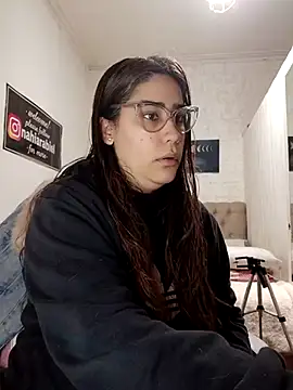 nahiarabiel33 online show from 06/25/26, 07:29