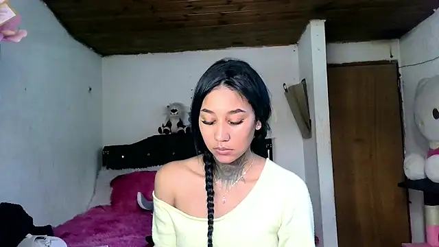 Snapshot of lyam_ebony_ chatting on 05/01/26, 01:59 lyam ebony online show from 05/01/26, 01:59