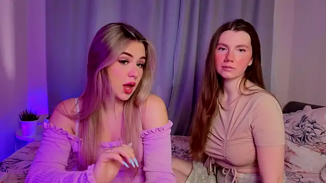 Snapshot of MelitaMoote chatting on 11/17/25, 08:09 MelitaMoote online show from 11/17/25, 08:09