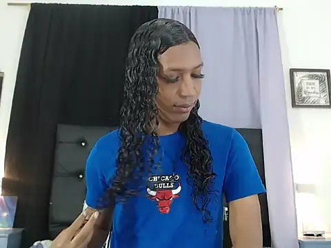 Snapshot of MiaCoock chatting on 11/07/25, 01:00 MiaCoock online show from 11/07/25, 01:00