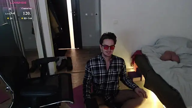 Snapshot of lucky_swimmer chatting on 11/24/25, 06:07 lucky swimmer online show from 11/24/25, 06:07