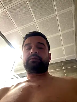 Snapshot of NiktirGit31 chatting on 12/15/25, 11:31 NiktirGit31 online show from 12/15/25, 11:31