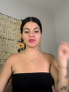 Lorenaa1 online show from 05/02/26, 12:04