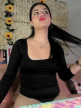 Lorenaa1 online show from 05/03/26, 09:21