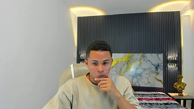 Snapshot of Liams18 chatting on 12/19/25, 01:34 Liams18 online show from 12/19/25, 01:34