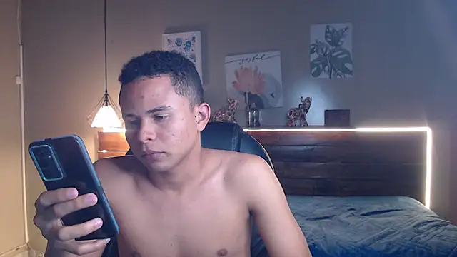 Snapshot of Liams18 chatting on 12/20/25, 02:46 Liams18 online show from 12/20/25, 02:46