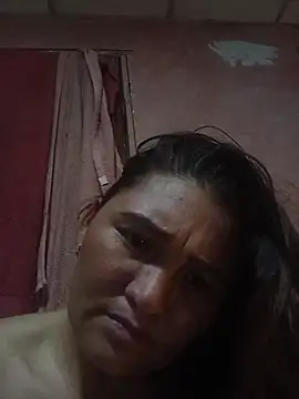 Snapshot of Leona-Pig chatting on 12/04/25, 08:17 Leona-Pig online show from 12/04/25, 08:17