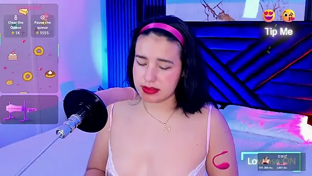 Snapshot of Lalalemoonds chatting on 12/22/25, 12:57 Lalalemoonds online show from 12/22/25, 12:57