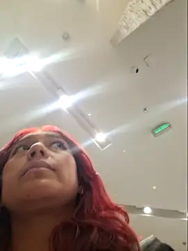 Snapshot of Eveelyn25xx chatting on 11/08/25, 12:33 Eveelyn25xx online show from 11/08/25, 12:33