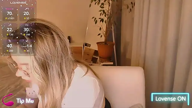 Snapshot of PolinaXXXXJones chatting on 02/18/26, 07:43 PolinaXXXXJones online show from 02/18/26, 07:43