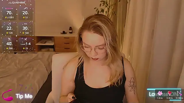 Snapshot of PolinaXXXXJones chatting on 02/20/26, 08:31 PolinaXXXXJones online show from 02/20/26, 08:31