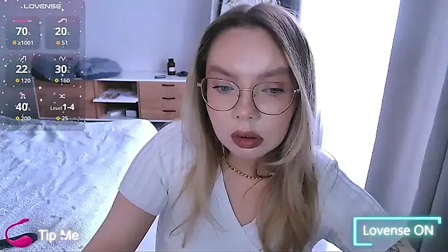 Snapshot of PolinaXXXXJones chatting on 03/10/26, 09:25 PolinaXXXXJones online show from 03/10/26, 09:25