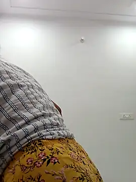sanjana077 online show from 04/25/26, 03:09