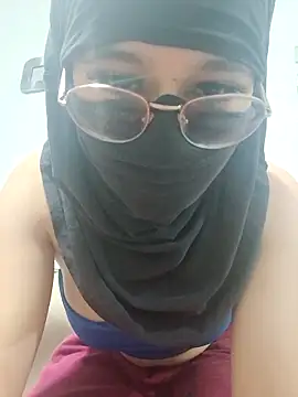 Snapshot of CandyLove_19 chatting on 11/11/25, 03:06 CandyLove 19 online show from 11/11/25, 03:06