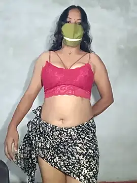 Snapshot of V_HOT_CUTE chatting on 11/07/25, 10:37 V HOT CUTE online show from 11/07/25, 10:37