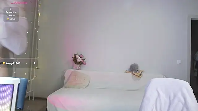 Snapshot of olliebells chatting on 11/23/25, 03:12 olliebells online show from 11/23/25, 03:12