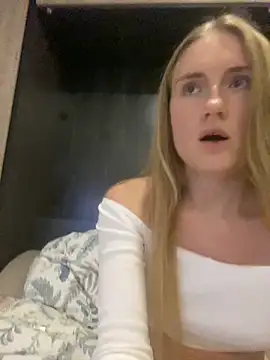 Snapshot of olliebells chatting on 12/01/25, 12:43 olliebells online show from 12/01/25, 12:43