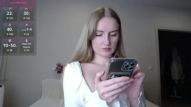 Snapshot of olliebells chatting on 02/13/26, 12:23 olliebells online show from 02/13/26, 12:23