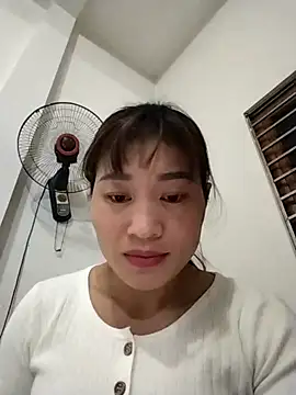 Snapshot of Qoine392 chatting on 12/16/25, 01:38 Qoine392 online show from 12/16/25, 01:38