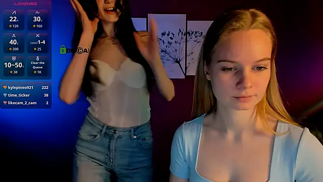 Snapshot of mia_starrr_ chatting on 12/04/25, 10:02 mia starrr online show from 12/04/25, 10:02