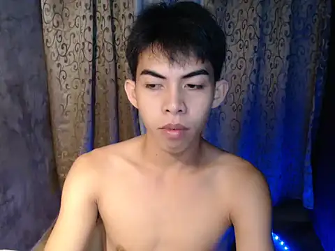 Snapshot of Urhotsilverboy chatting on 01/19/26, 01:26 Urhotsilverboy online show from 01/19/26, 01:26