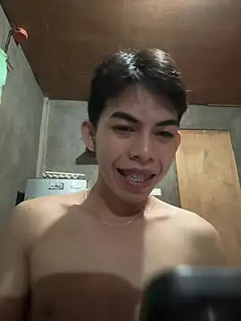 Snapshot of Urhotsilverboy chatting on 03/15/26, 05:19 Urhotsilverboy online show from 03/15/26, 05:19