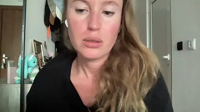 Snapshot of Ameli8 chatting on 11/05/25, 01:00 Ameli8 online show from 11/05/25, 01:00