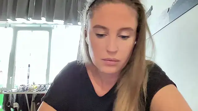 Snapshot of Ameli8 chatting on 11/07/25, 12:49 Ameli8 online show from 11/07/25, 12:49