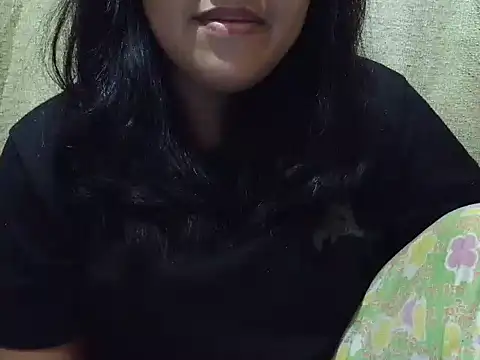 Snapshot of fluffy_raa chatting on 11/25/25, 06:24 fluffy raa online show from 11/25/25, 06:24