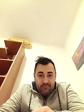 Snapshot of Marco9321 chatting on 12/19/25, 08:38 Marco9321 online show from 12/19/25, 08:38