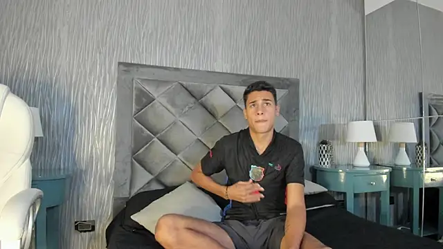 Snapshot of Dominic_Burk chatting on 11/07/25, 07:36 Dominic Burk online show from 11/07/25, 07:36