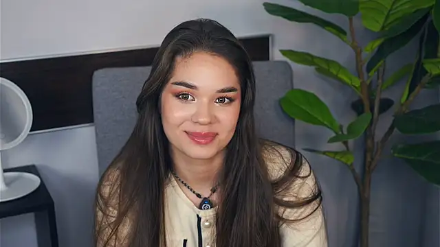 Snapshot of JanelKofron chatting on 11/08/25, 01:55 JanelKofron online show from 11/08/25, 01:55