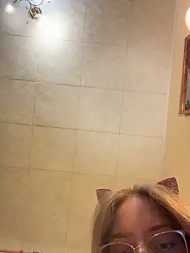 Snapshot of EveLunny chatting on 02/16/26, 11:34 EveLunny online show from 02/16/26, 11:34