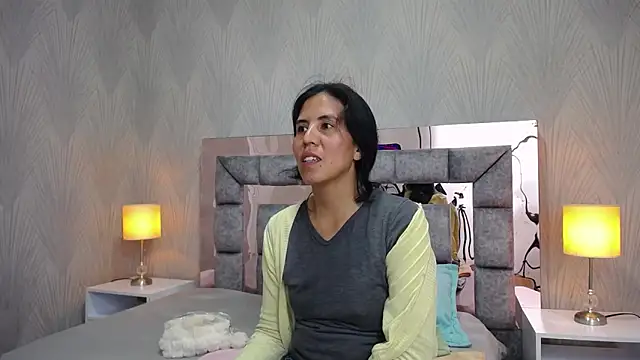 GiselaZivic online show from 05/11/26, 06:49