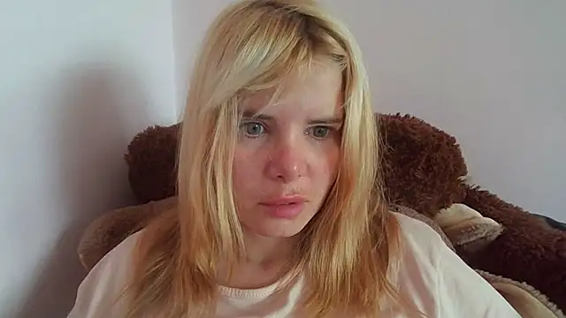 Snapshot of HornyElena chatting on 07/06/26, 08:11 HornyElena online show from 07/06/26, 08:11