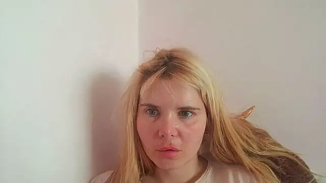 Snapshot of HornyElena chatting on 07/19/26, 10:08 HornyElena online show from 07/19/26, 10:08