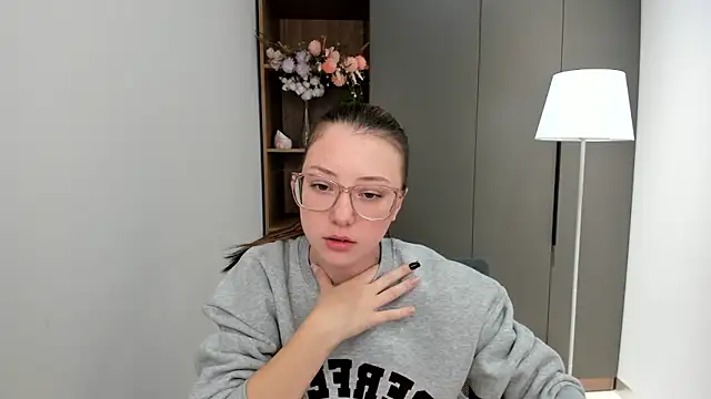 Snapshot of MarguriteNorwood chatting on 11/06/25, 03:07 MarguriteNorwood online show from 11/06/25, 03:07