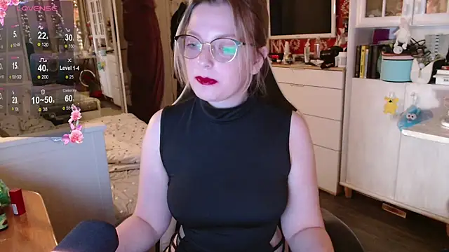 Snapshot of dominyantrix chatting on 11/15/25, 10:59 dominyantrix online show from 11/15/25, 10:59