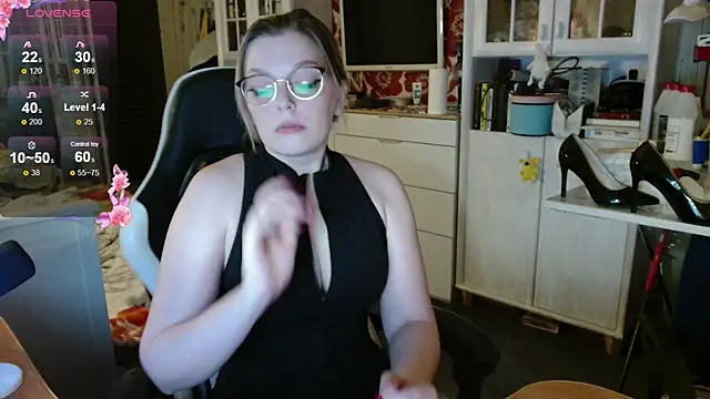 Snapshot of dominyantrix chatting on 11/29/25, 09:40 dominyantrix online show from 11/29/25, 09:40